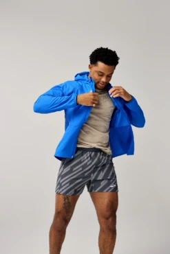 BROOKS Men's Canopy Jacket (448 - Neo Blue) -TCRunning Shop 211385 448 MV Canopy Jacket d7a5fee3 b3a1 4a6d bd7e bb2a82298943