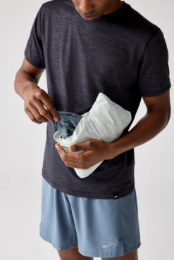 BROOKS Men's Canopy Packable Jacket (183 - Smoke/Storm) -TCRunning Shop 211564 183 D2 Canopy Packable Jacket