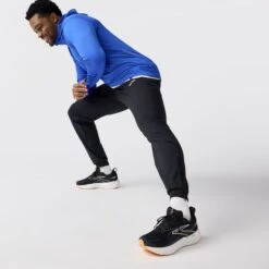 BROOKS Men's Momentum Thermal Pant (001 - Black) -TCRunning Shop 211567 001 mv momentum thermal pant 2 mens thermal running pants