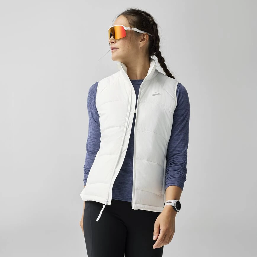 BROOKS Women's Shield Hybrid Vest 3.0 (100 - White) 1 BROOKS Women's Shield Hybrid Vest 3.0 (100 - White)