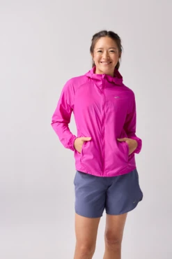 BROOKS Women's Canopy Packable Jacket (588 - Magenta)