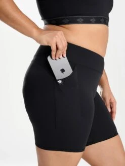 Women's Speed Leggy 7" (Black) -TCRunning Shop 5.30curviermodel0490 5000x 8226fe29 828a 4eed ae97 77efbb098a37