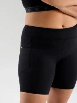 Women's Speed Leggy 7" (Black) -TCRunning Shop 5.30curviermodel0506 5000x 593062e9 2923 47c2 961f ef676ceba39f