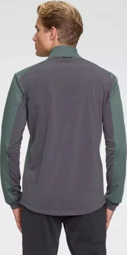 Men's Jacket Mobility (Dark Forest) -TCRunning Shop 7334 333973 53750 Model 2 original 600x600 2x ff88e4b5 3cc9 454b 99cf f5c68c486b29