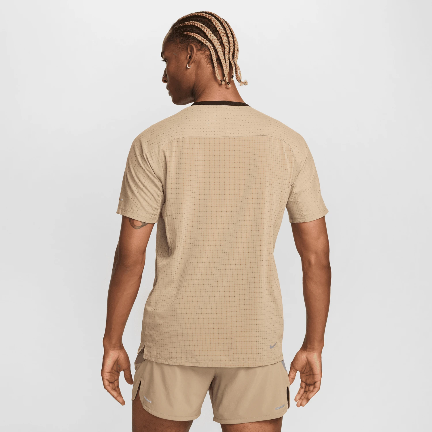 Nike Men's Dri-FIT Trail Solar Chase Short-Sleeve Running Top 2 Nike Men's Dri-FIT Trail Solar Chase Short-Sleeve Running Top - Image 2