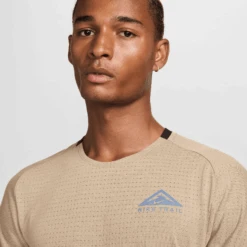 Nike Men's Dri-FIT Trail Solar Chase Short-Sleeve Running Top 10 Nike Men's Dri-FIT Trail Solar Chase Short-Sleeve Running Top -TCRunning Shop AURORA DV9305 247 PHSYM001 2000