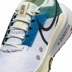 Nike Women’s Zegama Trail 2 (101 - White/Black-Bicoastal-Court Blue) 11 Nike Women’s Zegama Trail 2 (101 - White/Black-Bicoastal-Court Blue) -TCRunning Shop AURORA FD5191 101 PHSYD001 2000