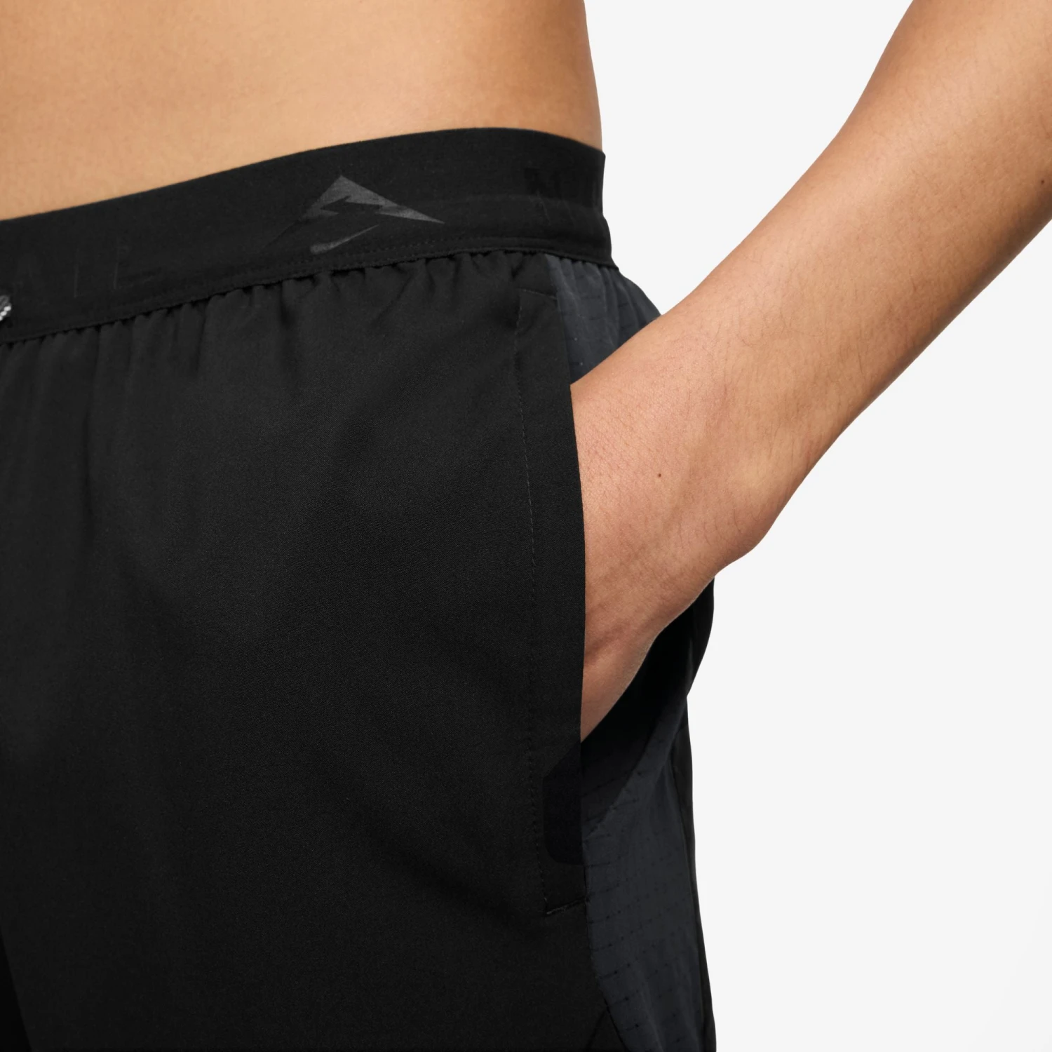 Nike Men's Trail Dri-FIT 6" Brief-Lined Running Shorts - Black/Anthracite 8 Nike Men's Trail Dri-FIT 6" Brief-Lined Running Shorts - Black/Anthracite - Image 8