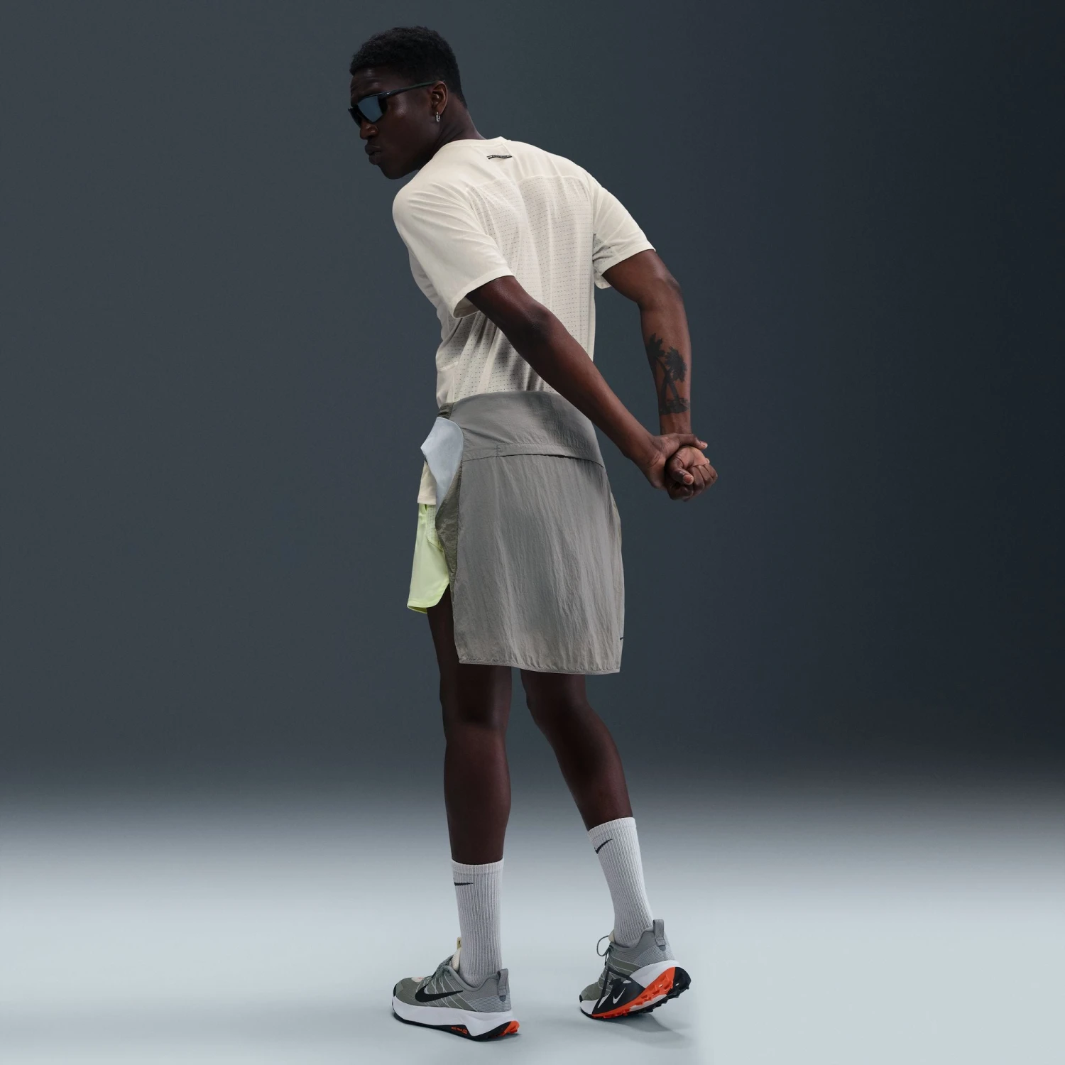 Nike Men's Solar Chase Dri-FIT ADV Short-Sleeve Running Top 8 Nike Men's Solar Chase Dri-FIT ADV Short-Sleeve Running Top - Image 8