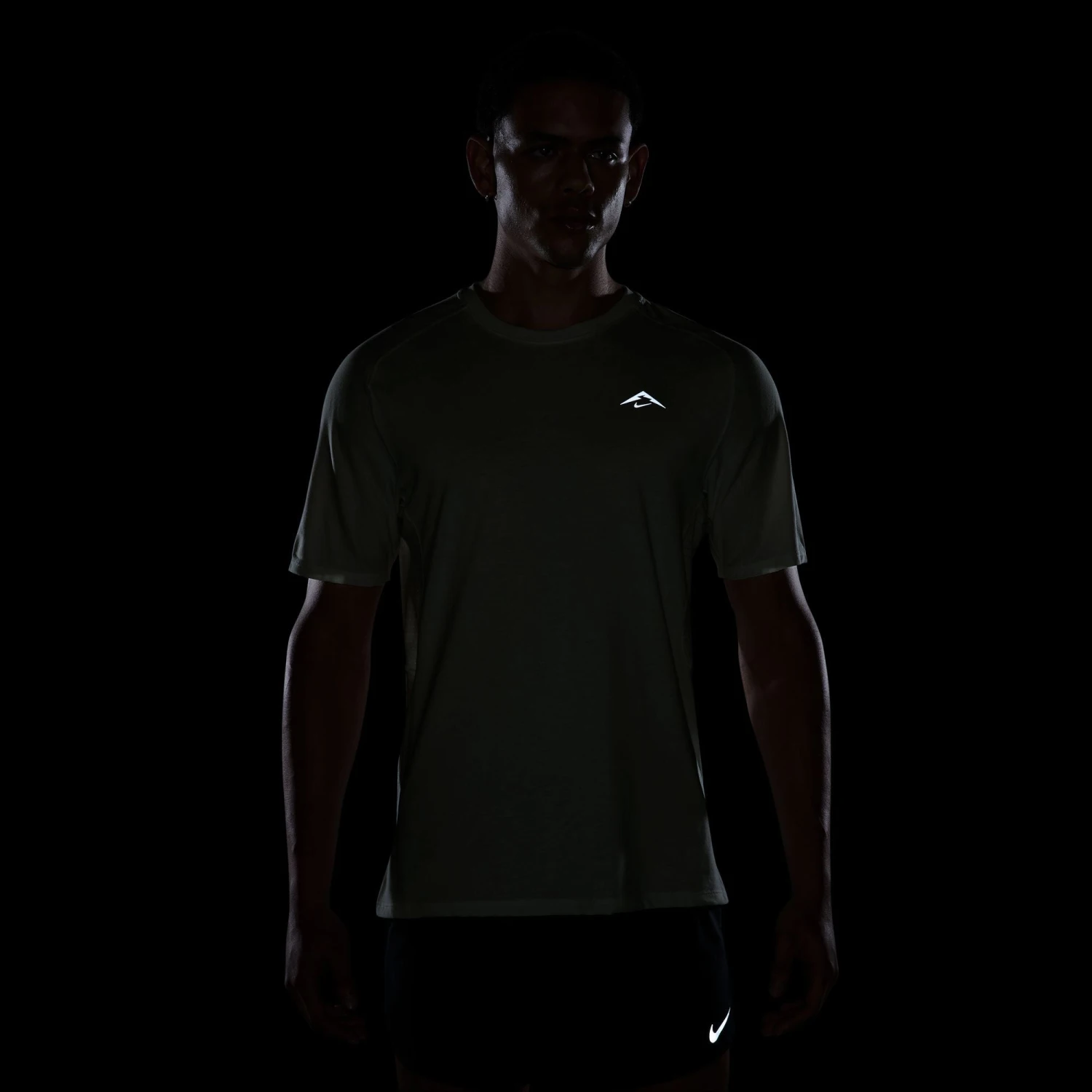 Nike Men's Solar Chase Dri-FIT ADV Short-Sleeve Running Top 9 Nike Men's Solar Chase Dri-FIT ADV Short-Sleeve Running Top - Image 9