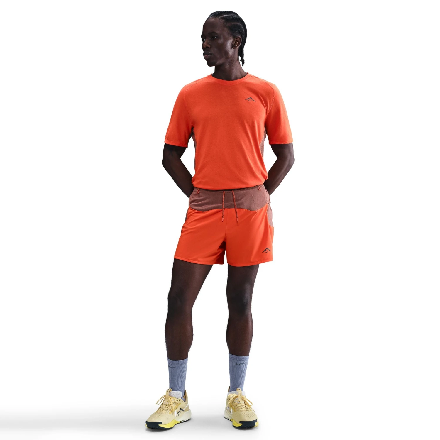 Nike Men's Solar Chase Dri-FIT ADV Short-Sleeve Running Top (633 - Picante Red/Black) 1 Nike Men's Solar Chase Dri-FIT ADV Short-Sleeve Running Top (633 - Picante Red/Black)