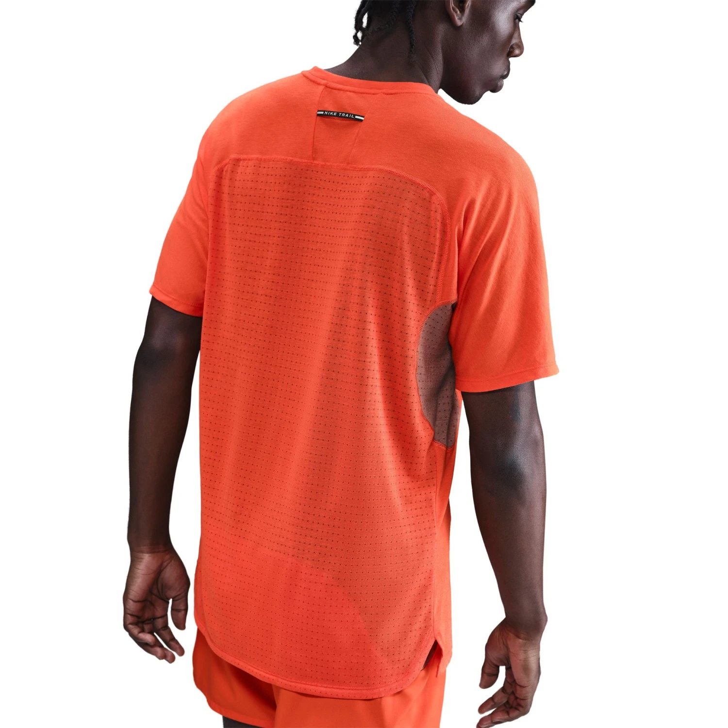 Nike Men's Solar Chase Dri-FIT ADV Short-Sleeve Running Top (633 - Picante Red/Black) 4 Nike Men's Solar Chase Dri-FIT ADV Short-Sleeve Running Top (633 - Picante Red/Black) - Image 4