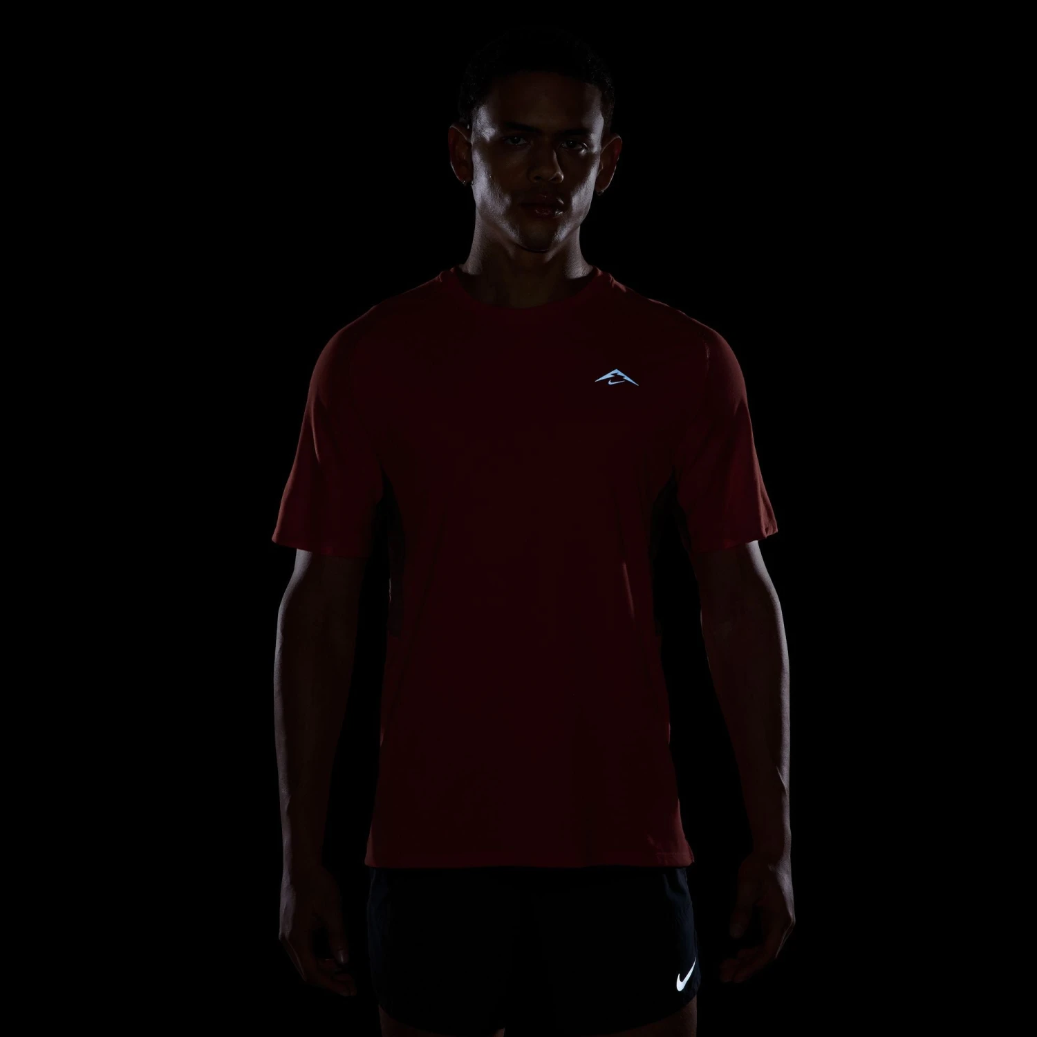 Nike Men's Solar Chase Dri-FIT ADV Short-Sleeve Running Top (633 - Picante Red/Black) 11 Nike Men's Solar Chase Dri-FIT ADV Short-Sleeve Running Top (633 - Picante Red/Black) - Image 11