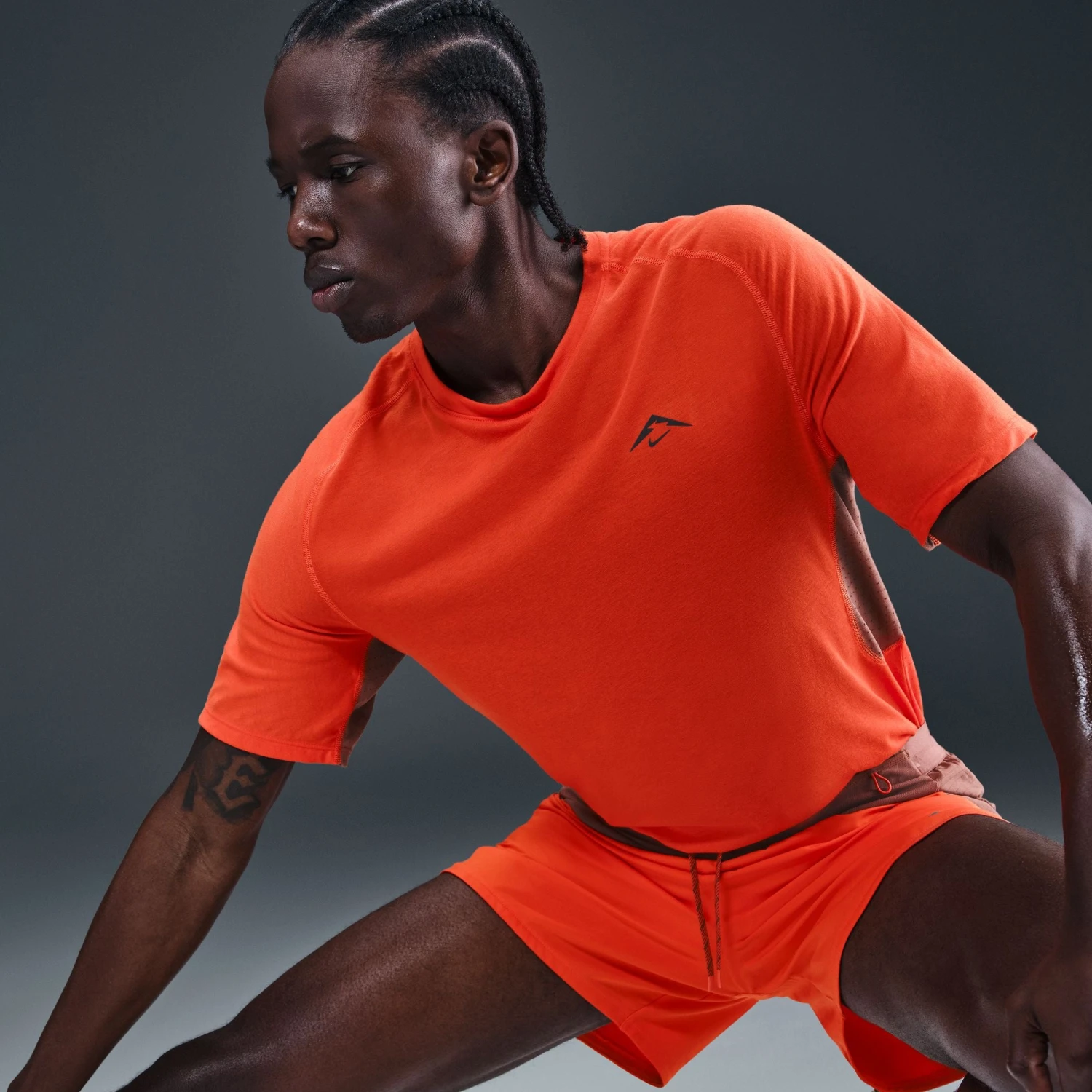 Nike Men's Solar Chase Dri-FIT ADV Short-Sleeve Running Top (633 - Picante Red/Black) 6 Nike Men's Solar Chase Dri-FIT ADV Short-Sleeve Running Top (633 - Picante Red/Black) - Image 6