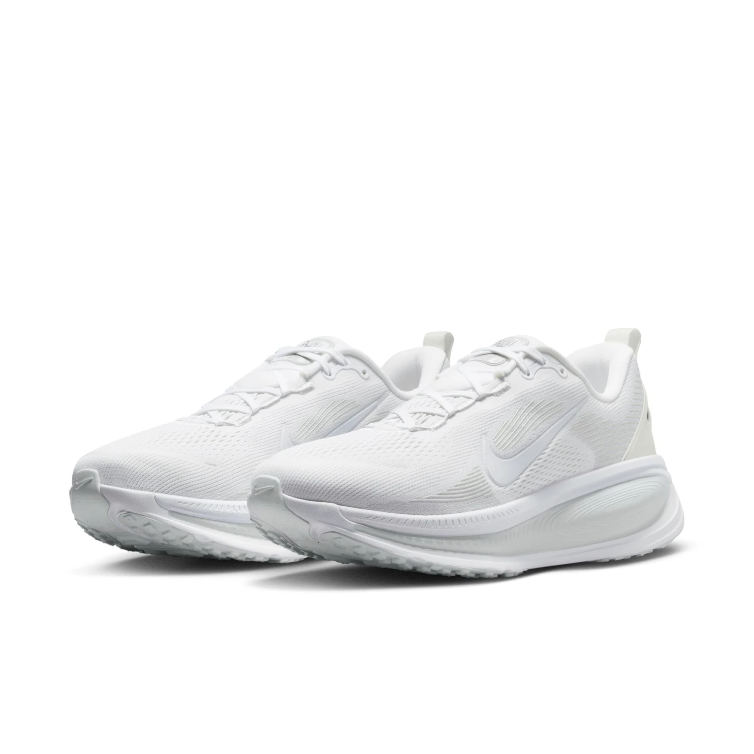 Nike Men's Vomero 18 (106 - White/White-Photon Dust-Summit White) 3 Nike Men's Vomero 18 (106 - White/White-Photon Dust-Summit White) - Image 3