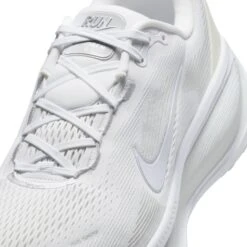 Nike Men's Vomero 18 (106 - White/White-Photon Dust-Summit White) 15 Nike Men's Vomero 18 (106 - White/White-Photon Dust-Summit White) -TCRunning Shop AURORA HM6803 106 PHSYD001 2000