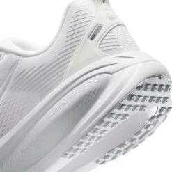 Nike Men's Vomero 18 (106 - White/White-Photon Dust-Summit White) 16 Nike Men's Vomero 18 (106 - White/White-Photon Dust-Summit White) -TCRunning Shop AURORA HM6803 106 PHSYD002 2000