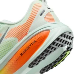 Nike Men's Vomero 18 (300 - Barely Green/Metallic Silver) -TCRunning Shop AURORA HM6803 300 PHSYD002 2000