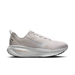 Nike Women's Vomero 18 (007 - Vast Grey/Wolf Grey-Summit White-Hemp)