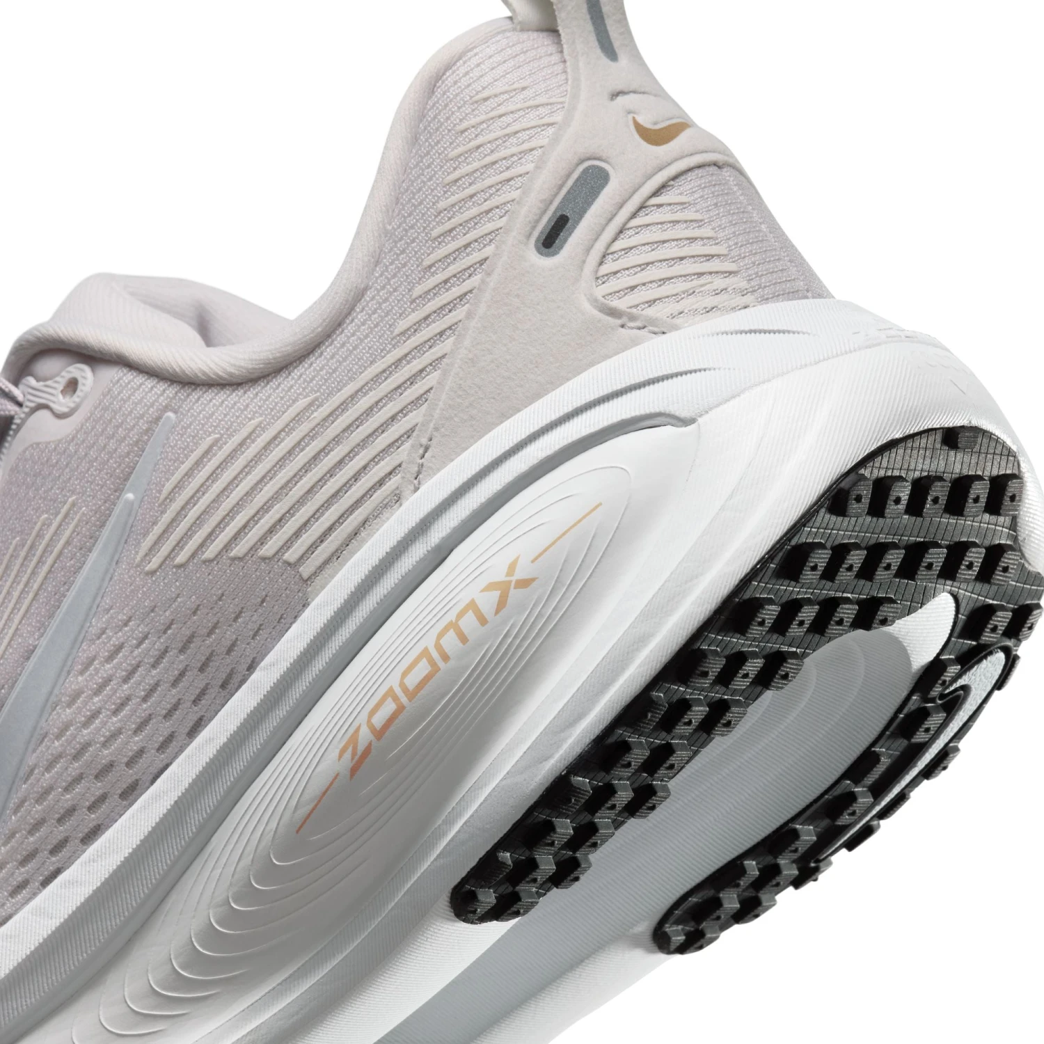 Nike Women's Vomero 18 (007 - Vast Grey/Wolf Grey-Summit White-Hemp) 5 Nike Women's Vomero 18 (007 - Vast Grey/Wolf Grey-Summit White-Hemp) - Image 5