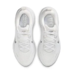 Nike Women's Vomero 18 (104 - White/Metallic Silver-Photon Dust) -TCRunning Shop AURORA HM6804 104 PHCTH001 2000