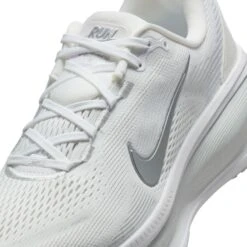Nike Women's Vomero 18 (104 - White/Metallic Silver-Photon Dust) -TCRunning Shop AURORA HM6804 104 PHSYD001 2000