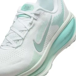 Nike Women's Vomero 18 (106 - White/Cannon-Bleached Turq-Mint Foam) -TCRunning Shop AURORA HM6804 106 PHSYD001 2000