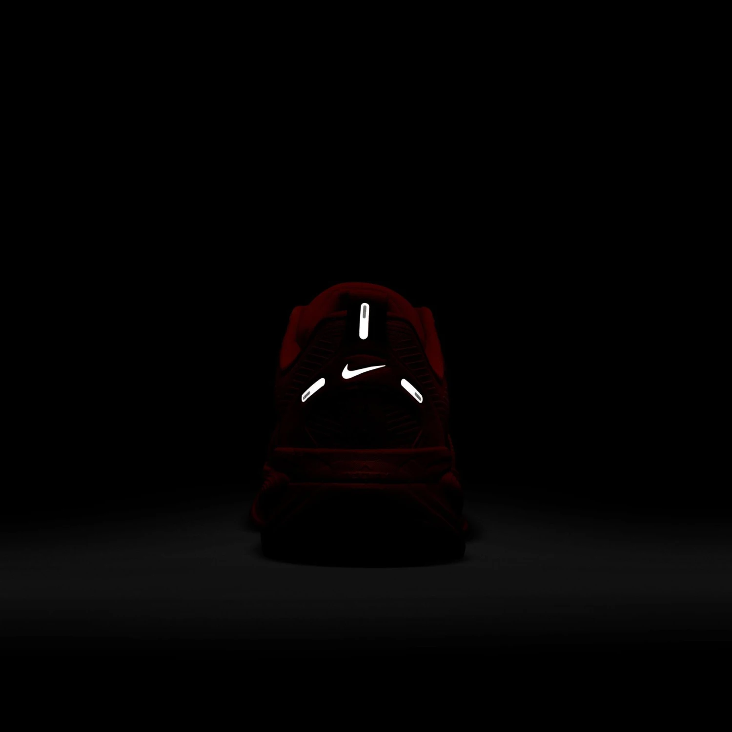 Nike Women's Vomero 18 (603 - Bright Crimson/Metallic Silver) 12 Nike Women's Vomero 18 (603 - Bright Crimson/Metallic Silver) - Image 12