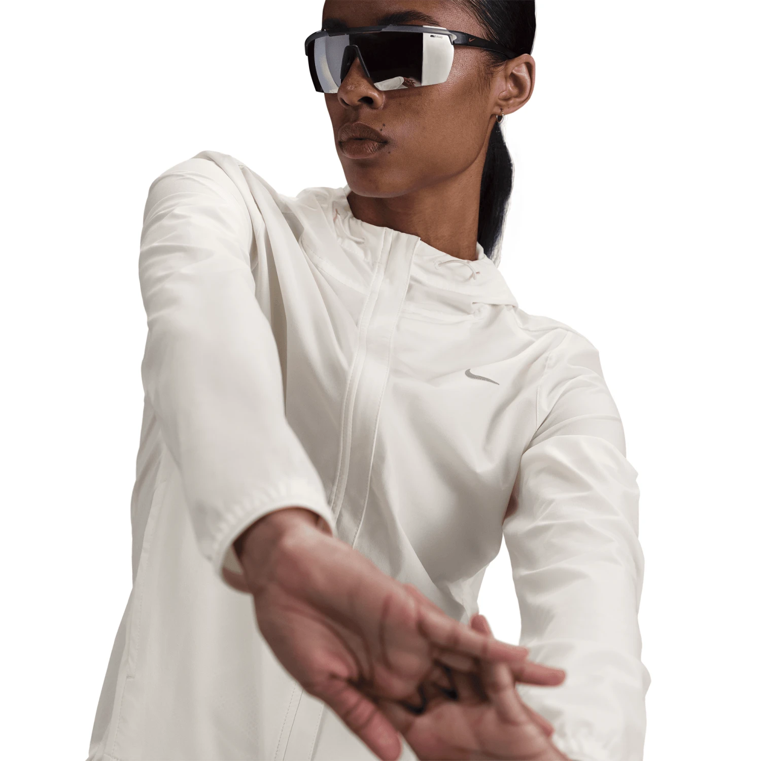 Nike Women's Swift Women's Repel Packable Running Jacket (133 - Sail/Reflective Silver) 2 Nike Women's Swift Women's Repel Packable Running Jacket (133 - Sail/Reflective Silver) - Image 2