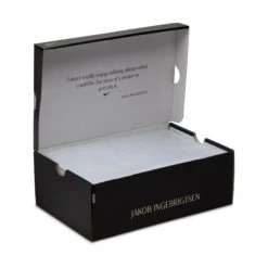 Nike Men's Pegasus 41 "Jakob Ingebrigtsen" (200 - Medium Ash/Mtlc Gold Grain-Summit White) 22 Nike Men's Pegasus 41 "Jakob Ingebrigtsen" (200 - Medium Ash/Mtlc Gold Grain-Summit White) -TCRunning Shop AURORA HQ3040 200 PHSYD003 2000