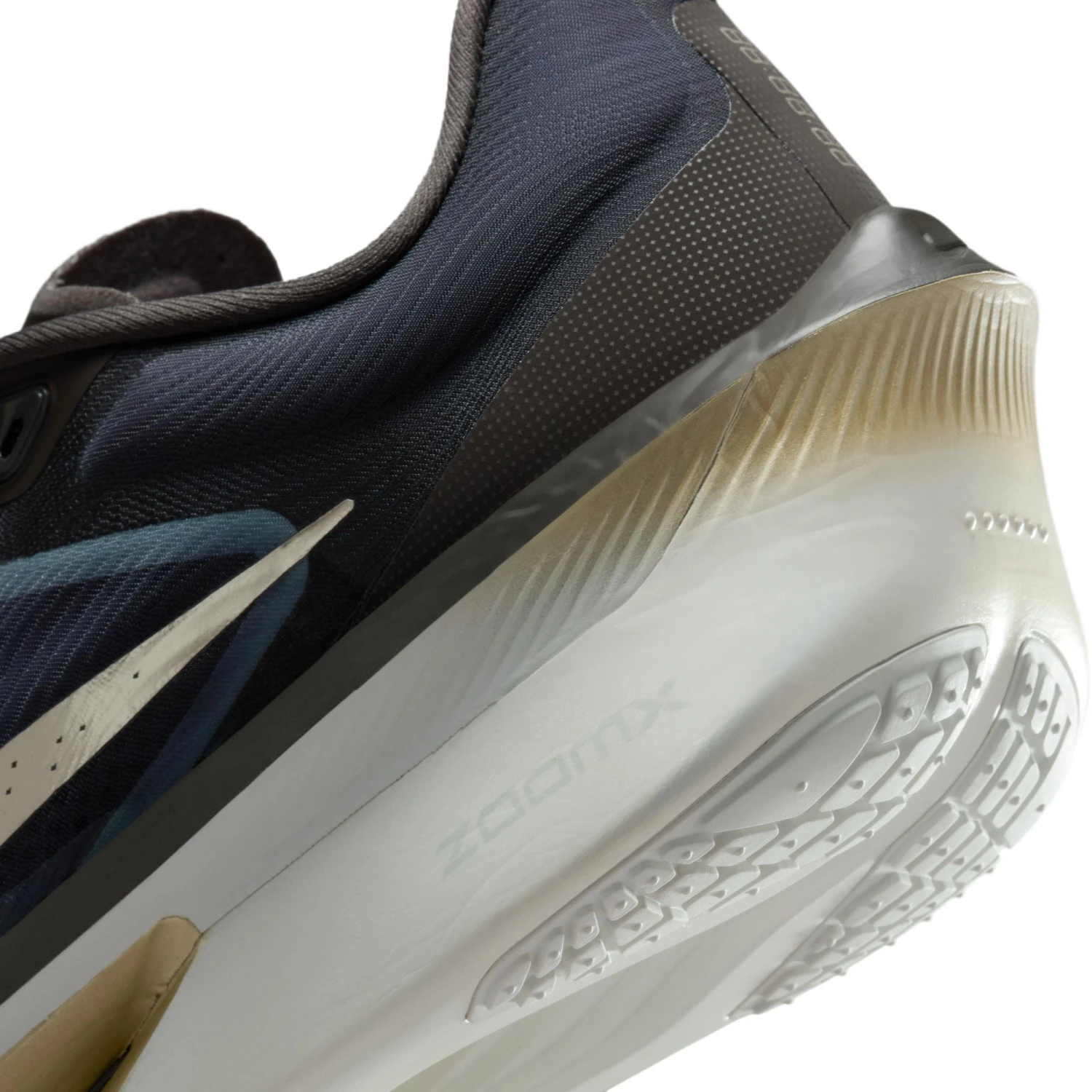 Nike Men’s Zoom Fly 6 "Jakob Ingebrigtsen" (200 - Medium Ash/Mtlc Gold-Summit White) 5 Nike Men’s Zoom Fly 6 "Jakob Ingebrigtsen" (200 - Medium Ash/Mtlc Gold-Summit White) - Image 5
