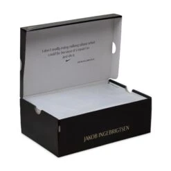 Nike Men’s Zoom Fly 6 "Jakob Ingebrigtsen" (200 - Medium Ash/Mtlc Gold-Summit White) 20 Nike Men’s Zoom Fly 6 "Jakob Ingebrigtsen" (200 - Medium Ash/Mtlc Gold-Summit White) -TCRunning Shop AURORA HQ3043 200 PHSYD003 2000