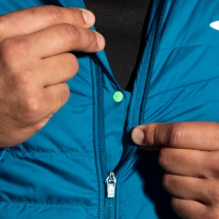 BROOKS Men's Shield Hybrid Jacket 2.0 (474 - Dark Ocean) -TCRunning Shop IMG 4187