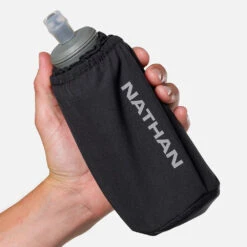 Nathan Pinnacle 18oz Insulated Handheld Soft Flask - Grip-Free Hydration 14 Nathan Pinnacle 18oz Insulated Handheld Soft Flask - Grip-Free Hydration -TCRunning Shop NS70680 00010 Pinnacle 18ozInsulSoftFlask onBody 1 1000x 207226f2 f5cb 4edf 8ae7 71bcde7a5bbd