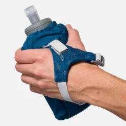 Nathan Pinnacle Soft Flask Handheld 18oz - Sailor Blue/Reflective Silver -TCRunning Shop NS70700 60464 Pinnacle 18ozSoftFlask onBody 2 1000x 807ea8b4 6bd8 4075 ab6e 668f3ec1d9f5