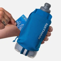 Nathan SpeedDraw 2 Insulated Flask 18oz (Deep Blue/Reflective Silver) 19 Nathan SpeedDraw 2 Insulated Flask 18oz (Deep Blue/Reflective Silver) -TCRunning Shop NS70760 60456 SpeedDraw2 18ozInsulFlask onBody 3 1000x d33594cb f822 427a 80d5 f680463868b5
