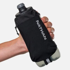 Nathan SpeedDraw 2 Flask 22oz - Handheld Running Hydration -TCRunning Shop NS70820 00010 SpeedDraw2 22ozFlask onBody 1 1000x 3878639c ada8 4fa6 8477 1723b235a8ba