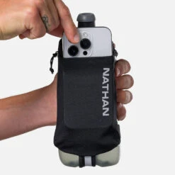 Nathan SpeedDraw 2 Flask 22oz - Handheld Running Hydration -TCRunning Shop NS70820 00010 SpeedDraw2 22ozFlask onBody 4 1000x 8206bb4c f607 46af b42a 72c350cd00e9