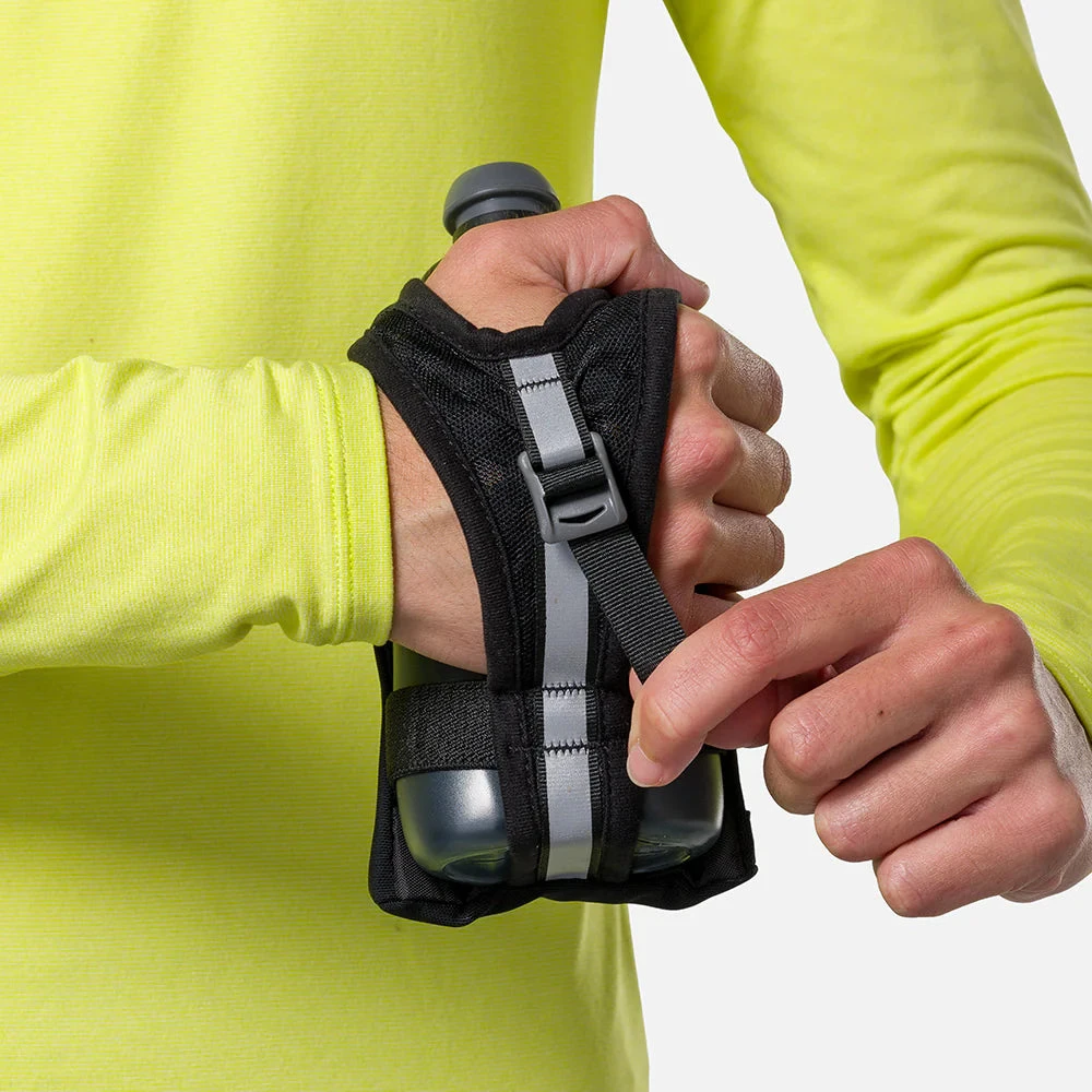 Nathan SpeedDraw 2 Flask 12oz Handheld Hydration - Black/Reflective Silver 9 Nathan SpeedDraw 2 Flask 12oz Handheld Hydration - Black/Reflective Silver - Image 9